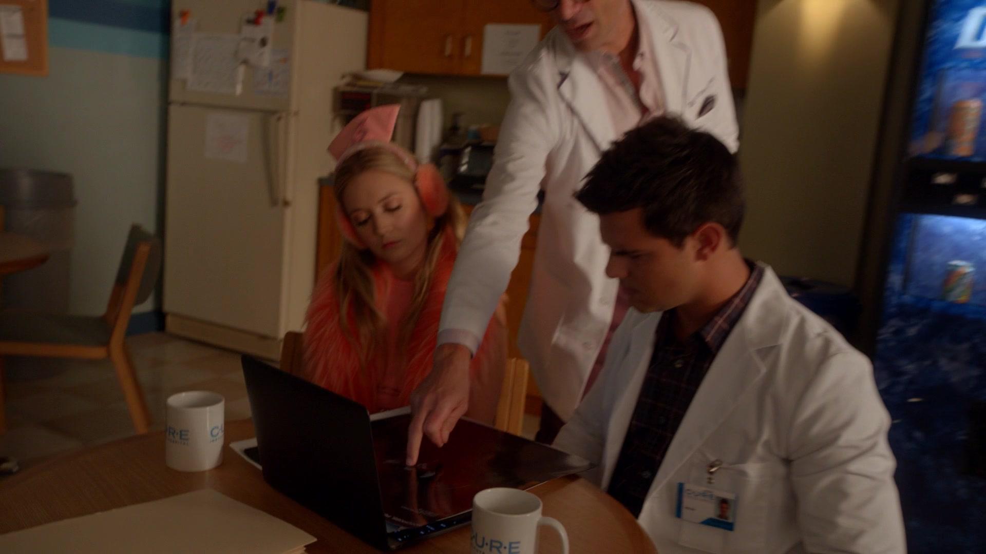 Scream_Queens_2015_S02E05_1080p_004058.jpg