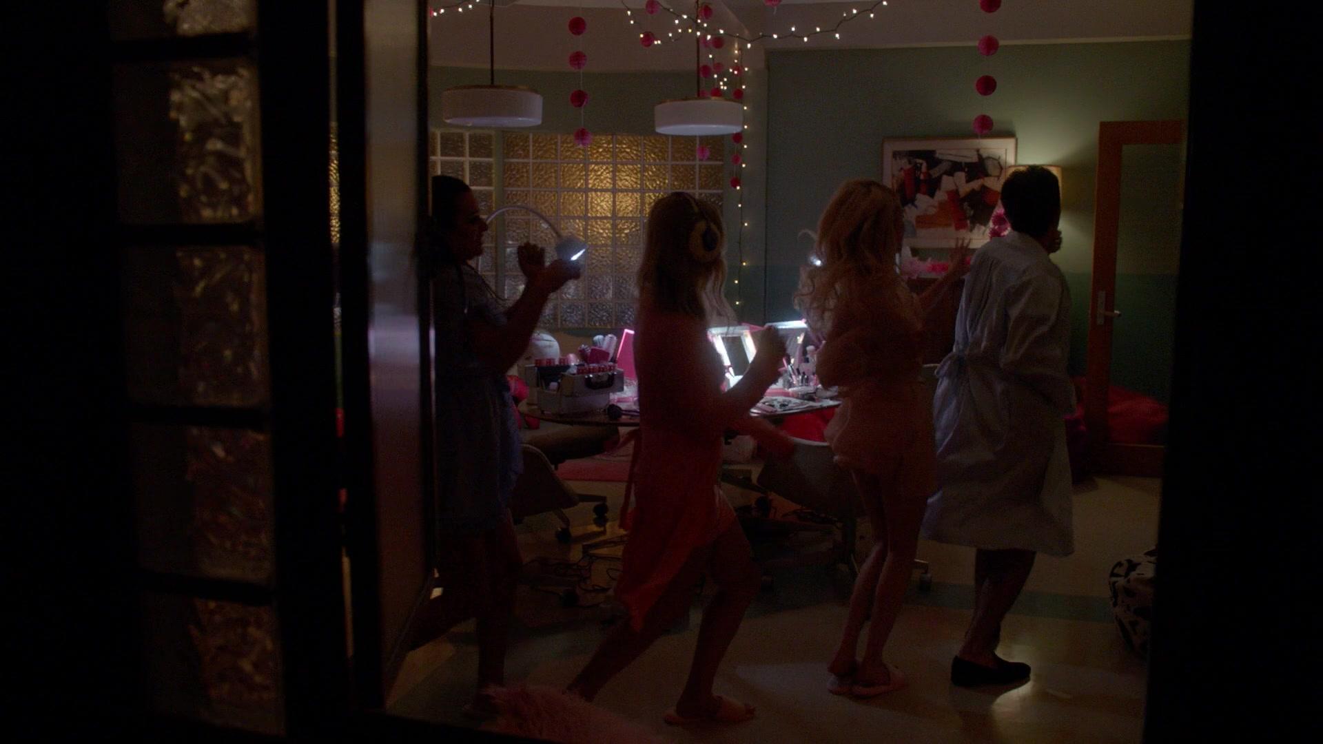 Scream_Queens_2015_S02E05_1080p_004996.jpg