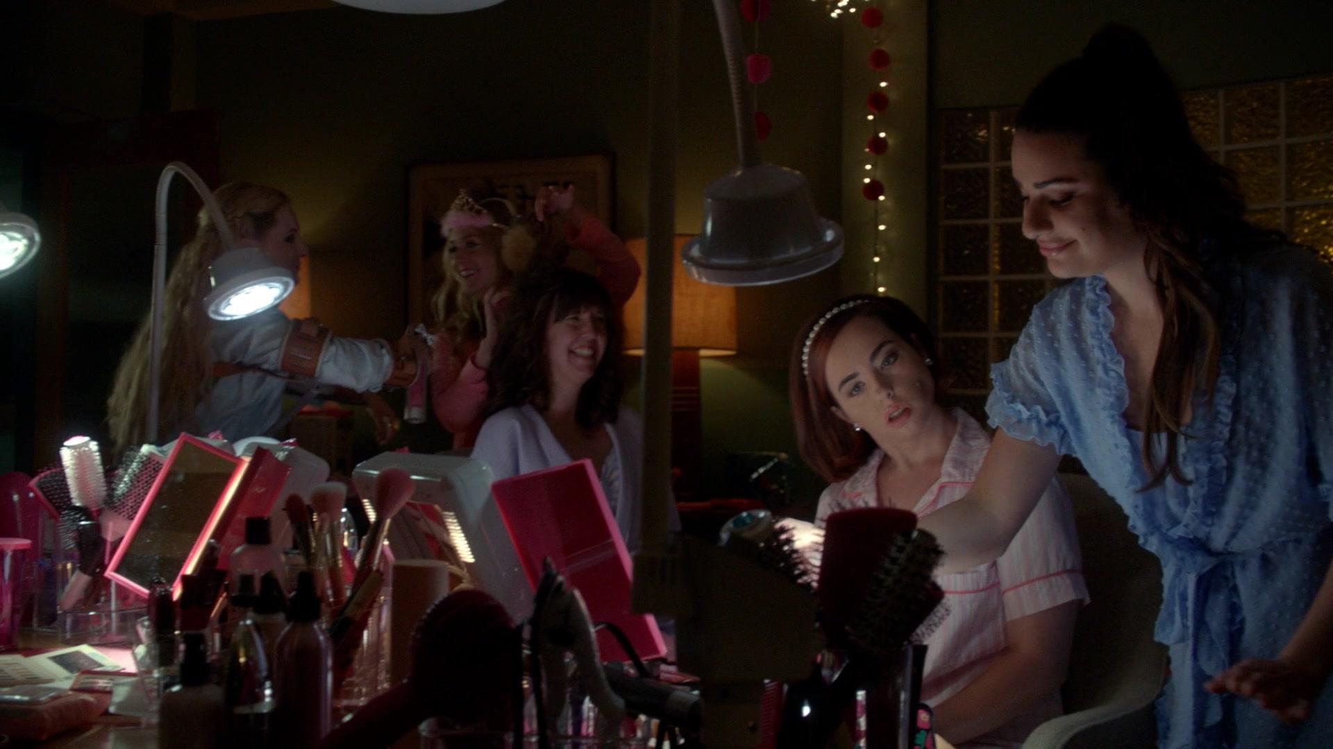 Scream_Queens_2015_S02E05_1080p_005014.jpg