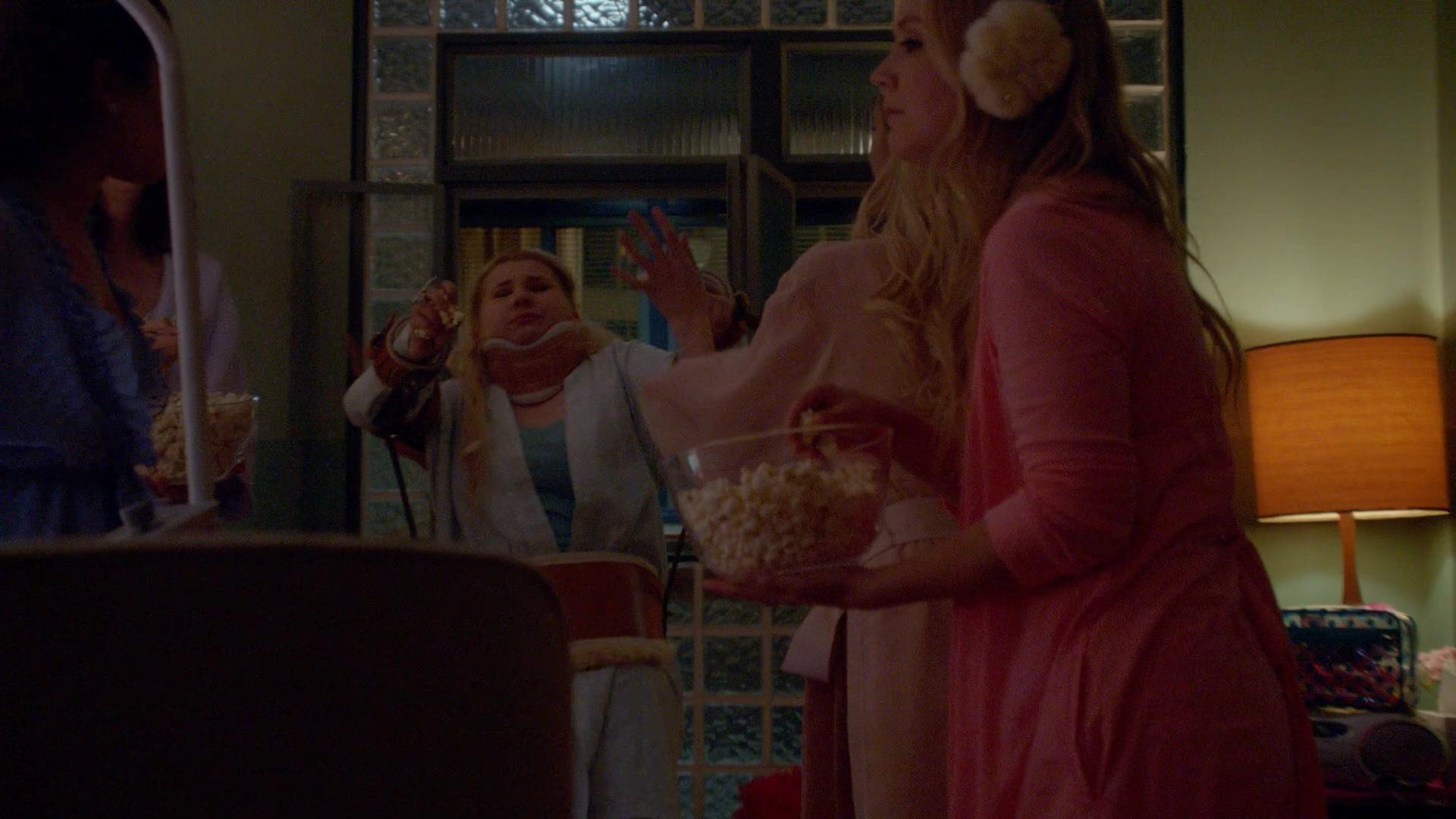 Scream_Queens_2015_S02E05_1080p_005016.jpg