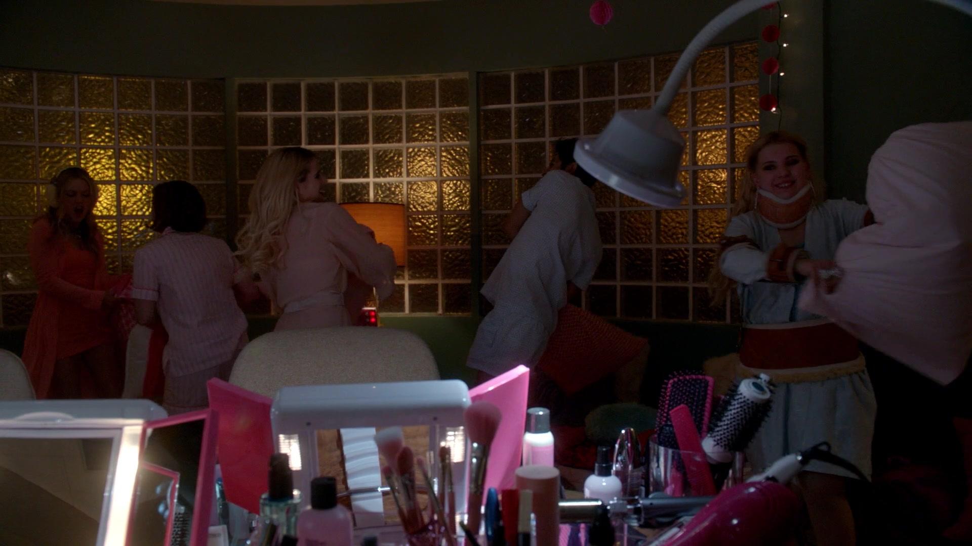 Scream_Queens_2015_S02E05_1080p_005036.jpg