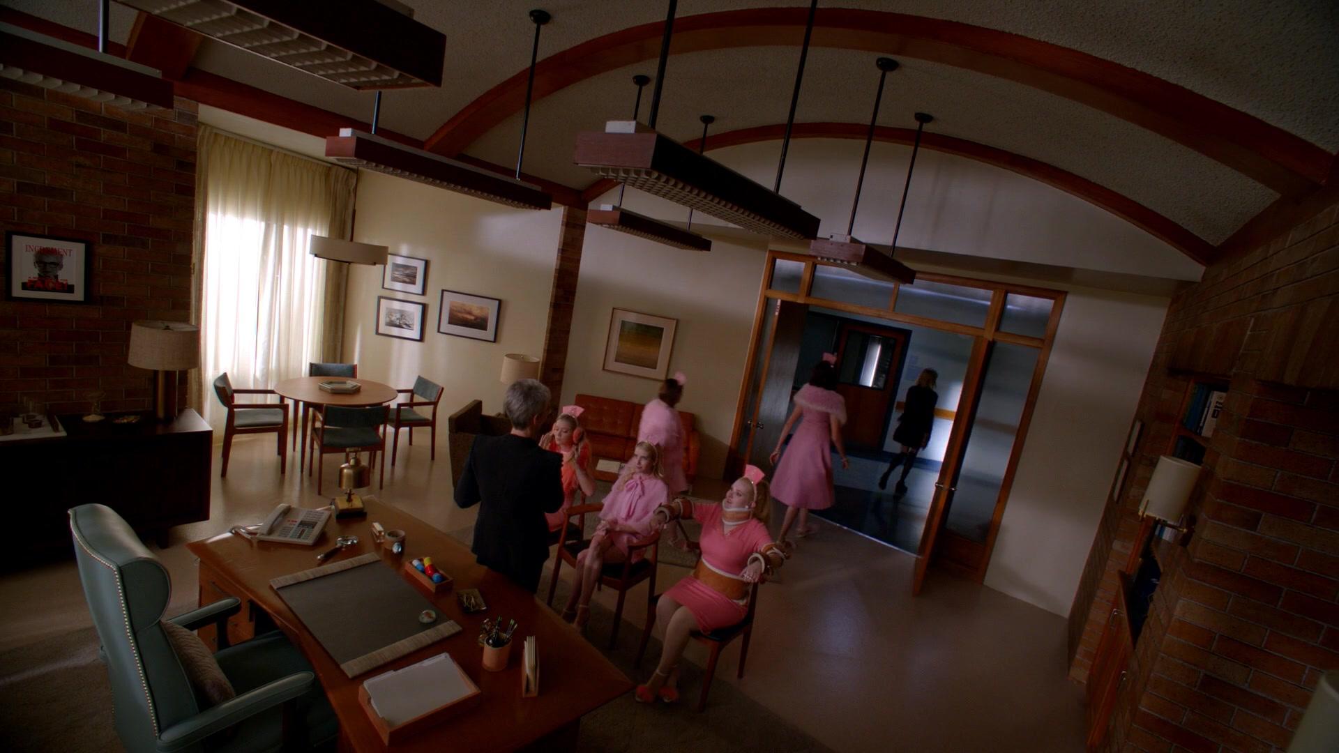 Scream_Queens_2015_S02E05_1080p_005714.jpg