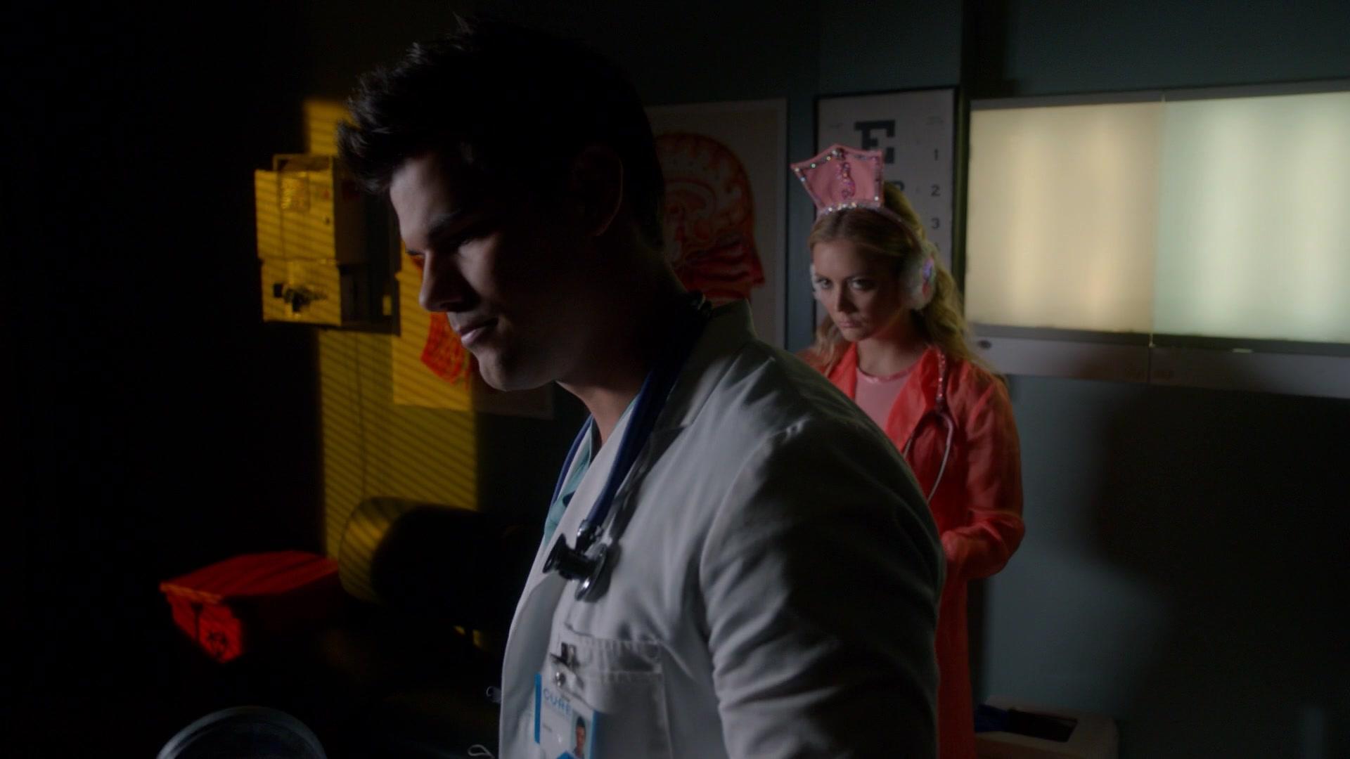Scream_Queens_2015_S02E07_1080p_002202.jpg