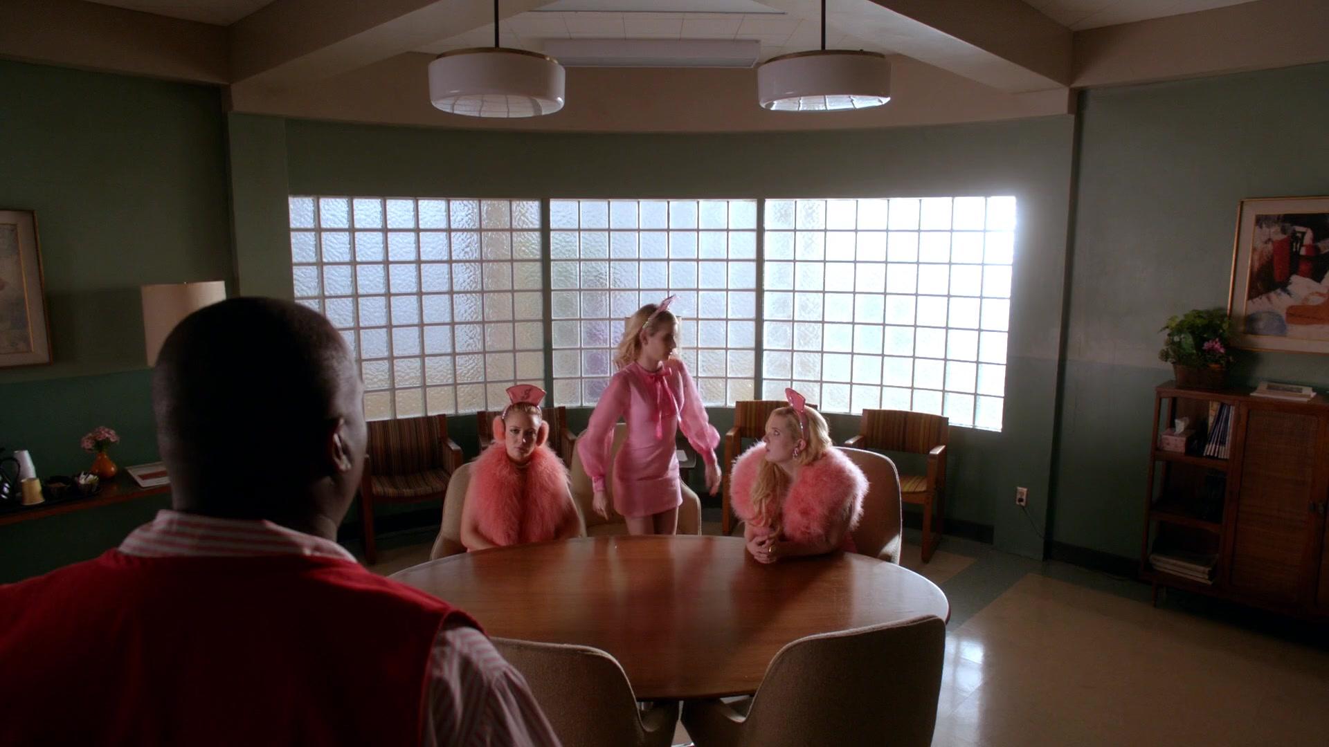 Scream_Queens_2015_S02E08_1080p_002689.jpg