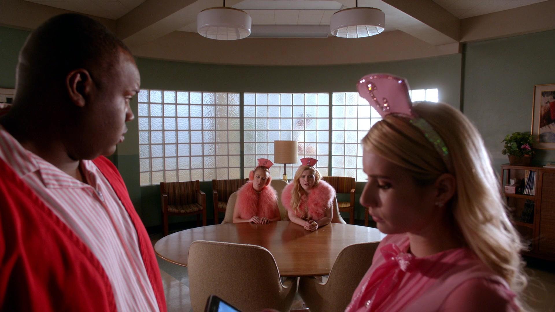 Scream_Queens_2015_S02E08_1080p_002710.jpg