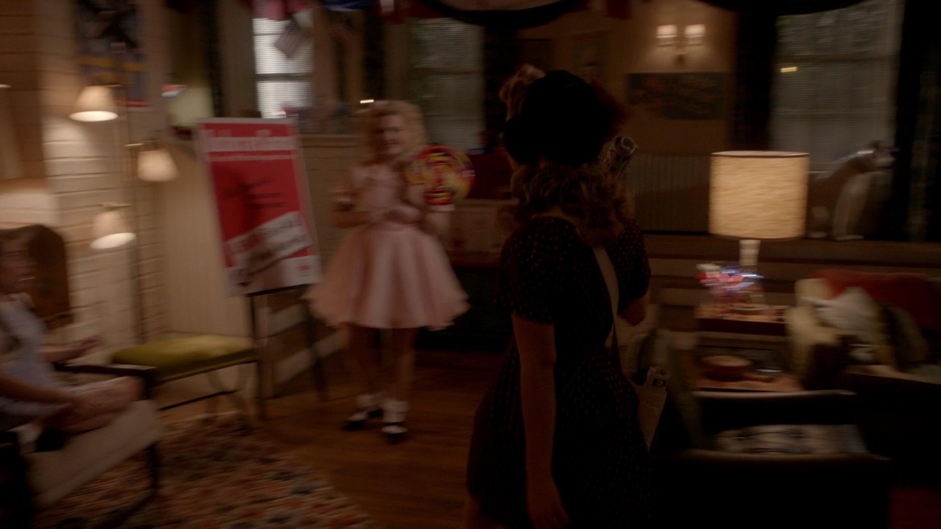 Scream_Queens_2015_S02E08_1080p_004100.jpg