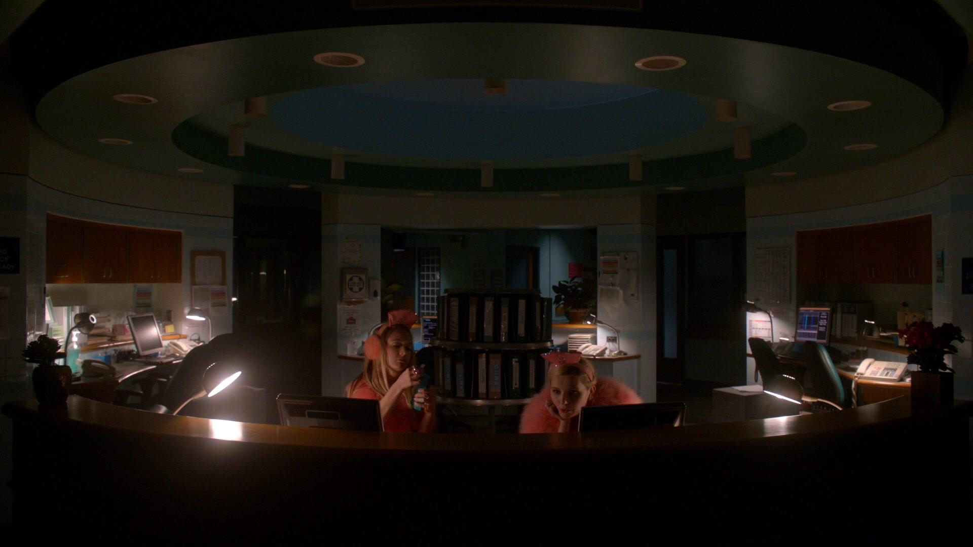 Scream_Queens_2015_S02E09_1080p_000014.jpg