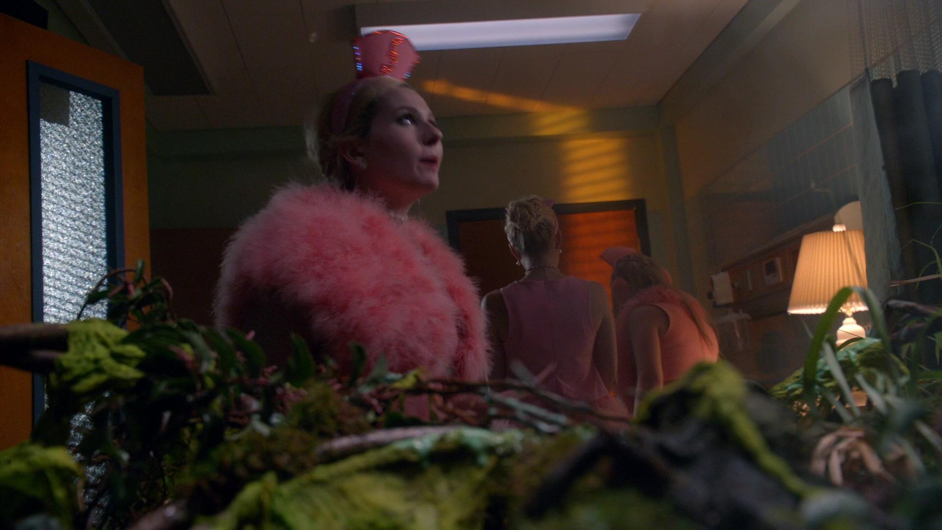 Scream_Queens_2015_S02E09_1080p_000154.jpg