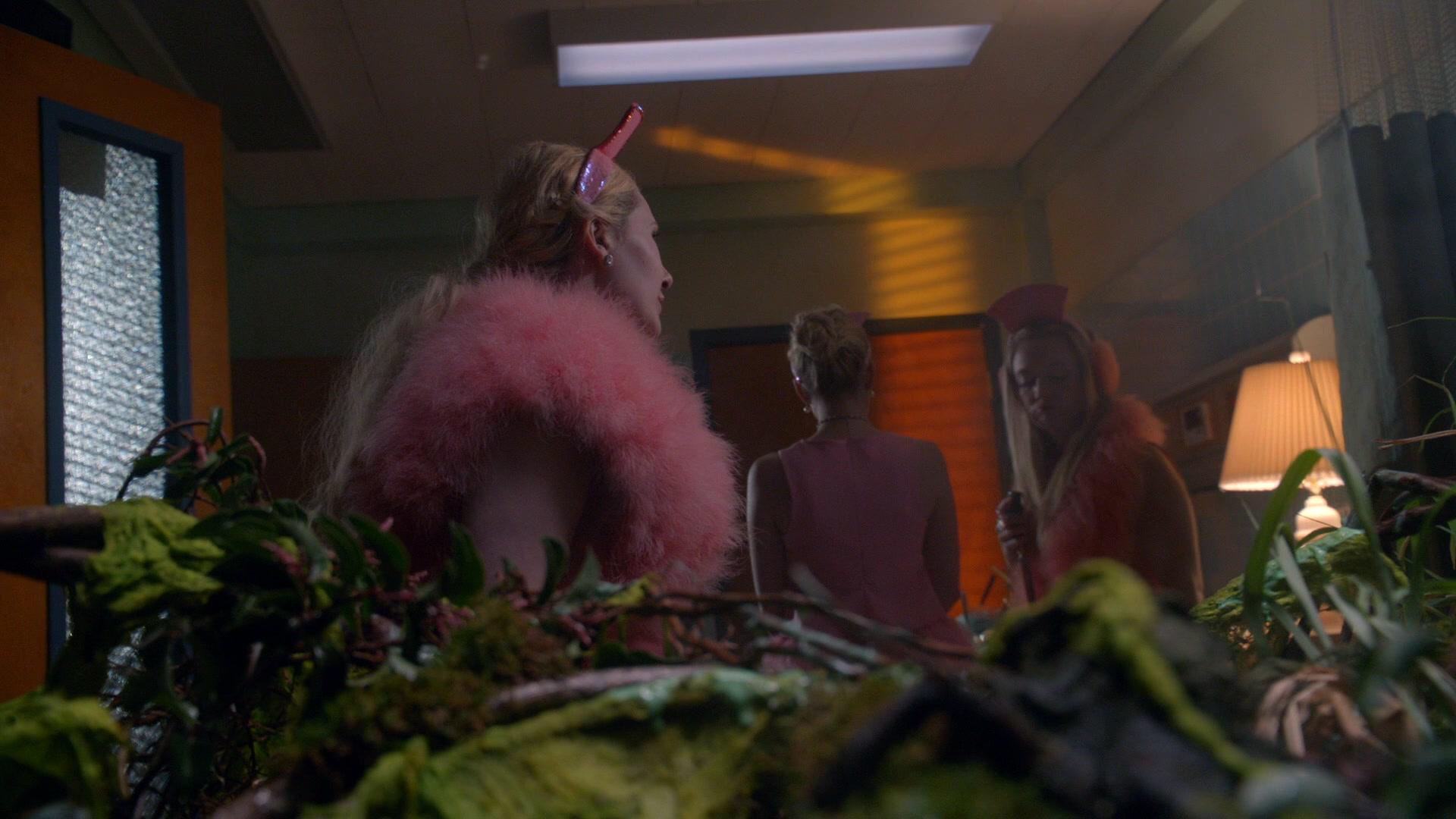 Scream_Queens_2015_S02E09_1080p_000158.jpg