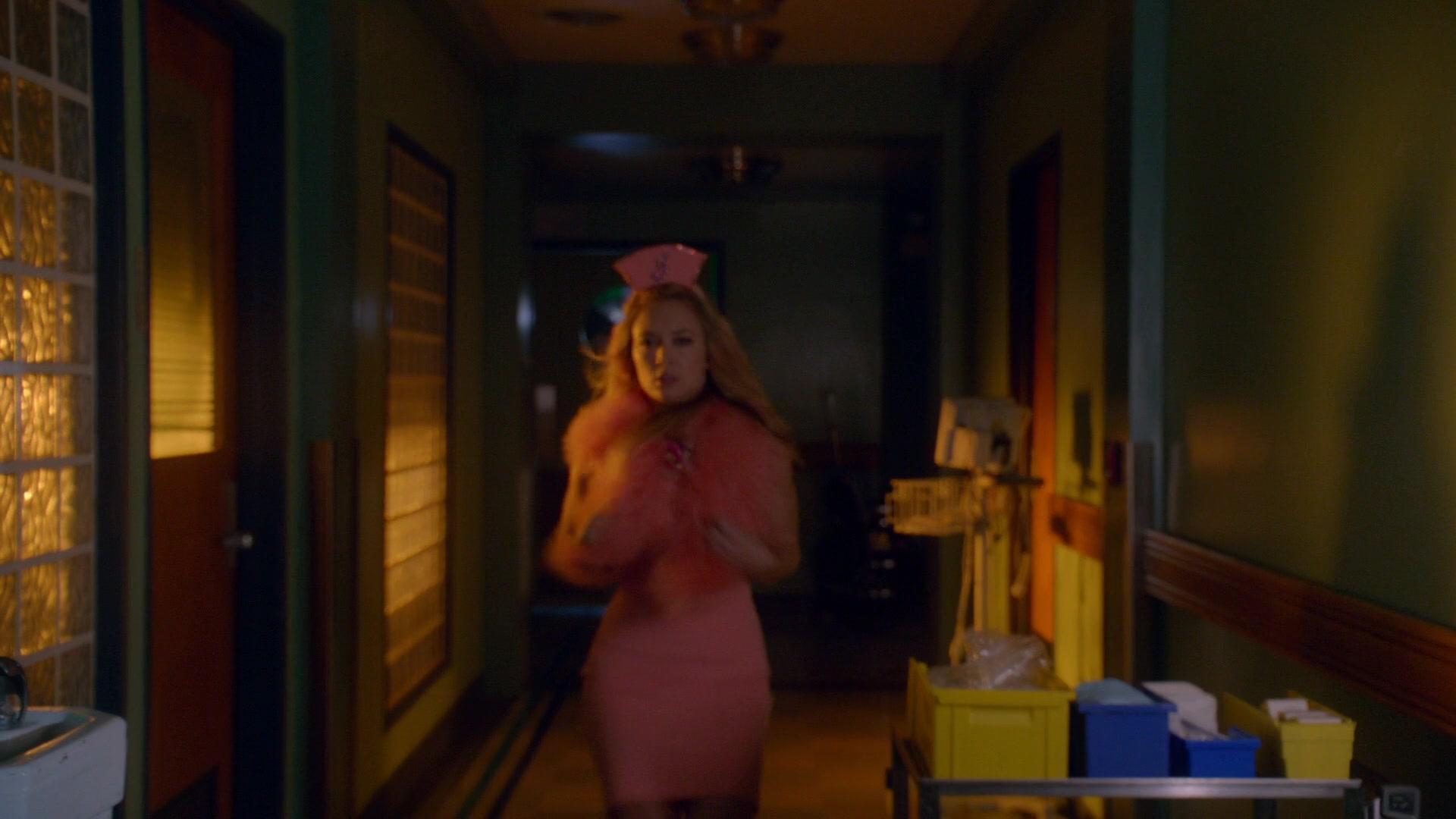 Scream_Queens_2015_S02E09_1080p_000328.jpg
