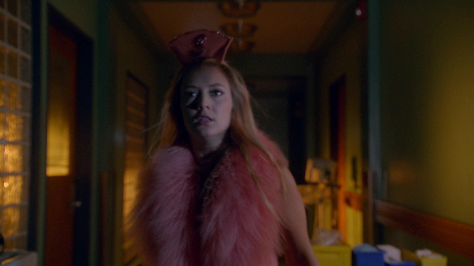 Scream_Queens_2015_S02E09_1080p_000330.jpg