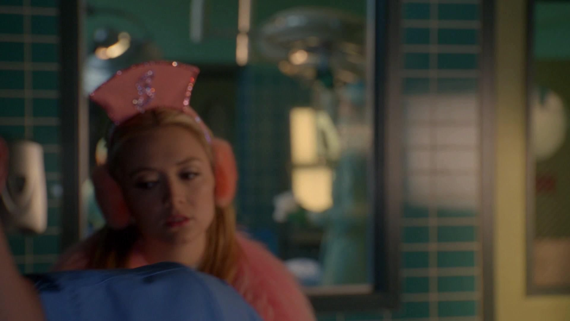 Scream_Queens_2015_S02E09_1080p_002016.jpg