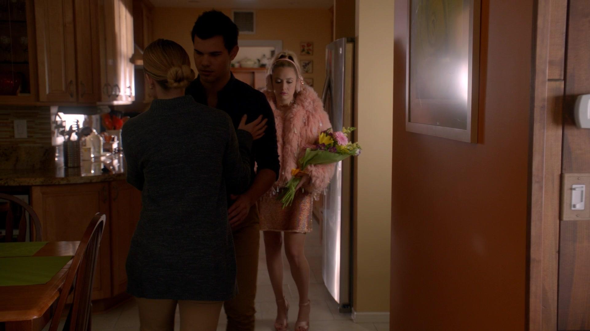 Scream_Queens_2015_S02E09_1080p_003502.jpg