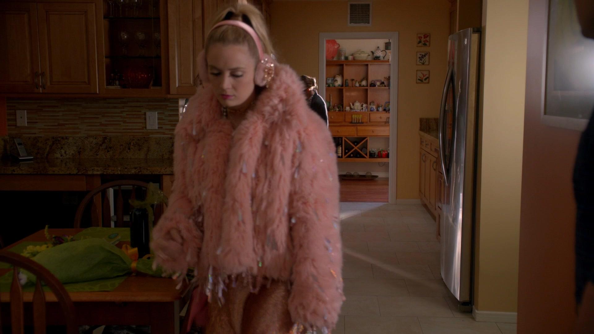 Scream_Queens_2015_S02E09_1080p_003520.jpg