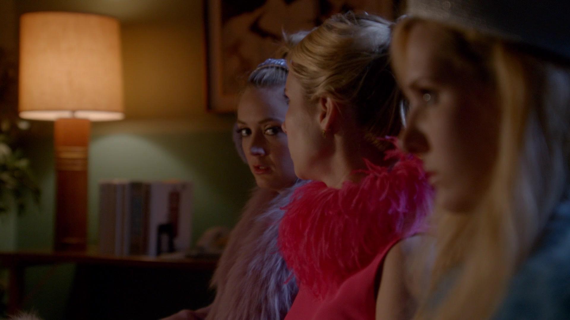 Scream_Queens_2015_S02E09_1080p_004016.jpg