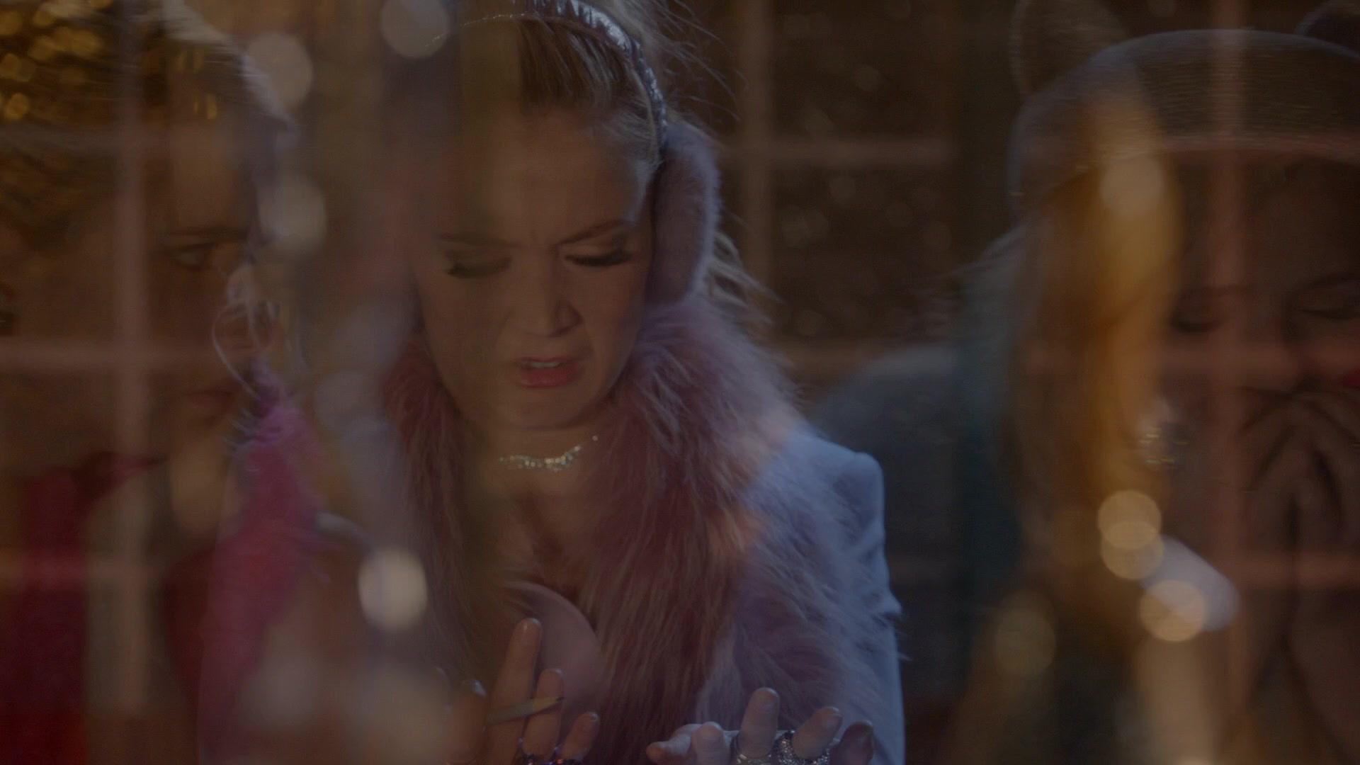 Scream_Queens_2015_S02E09_1080p_004107.jpg