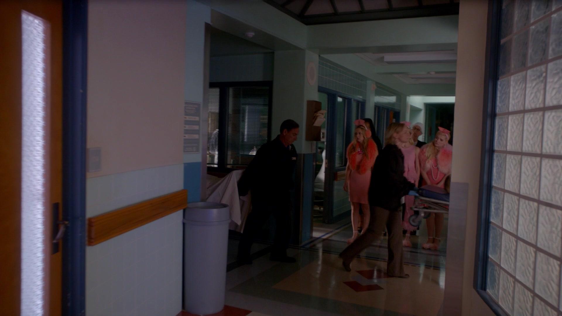 Scream_Queens_2015_S02E10_1080p_005189.jpg