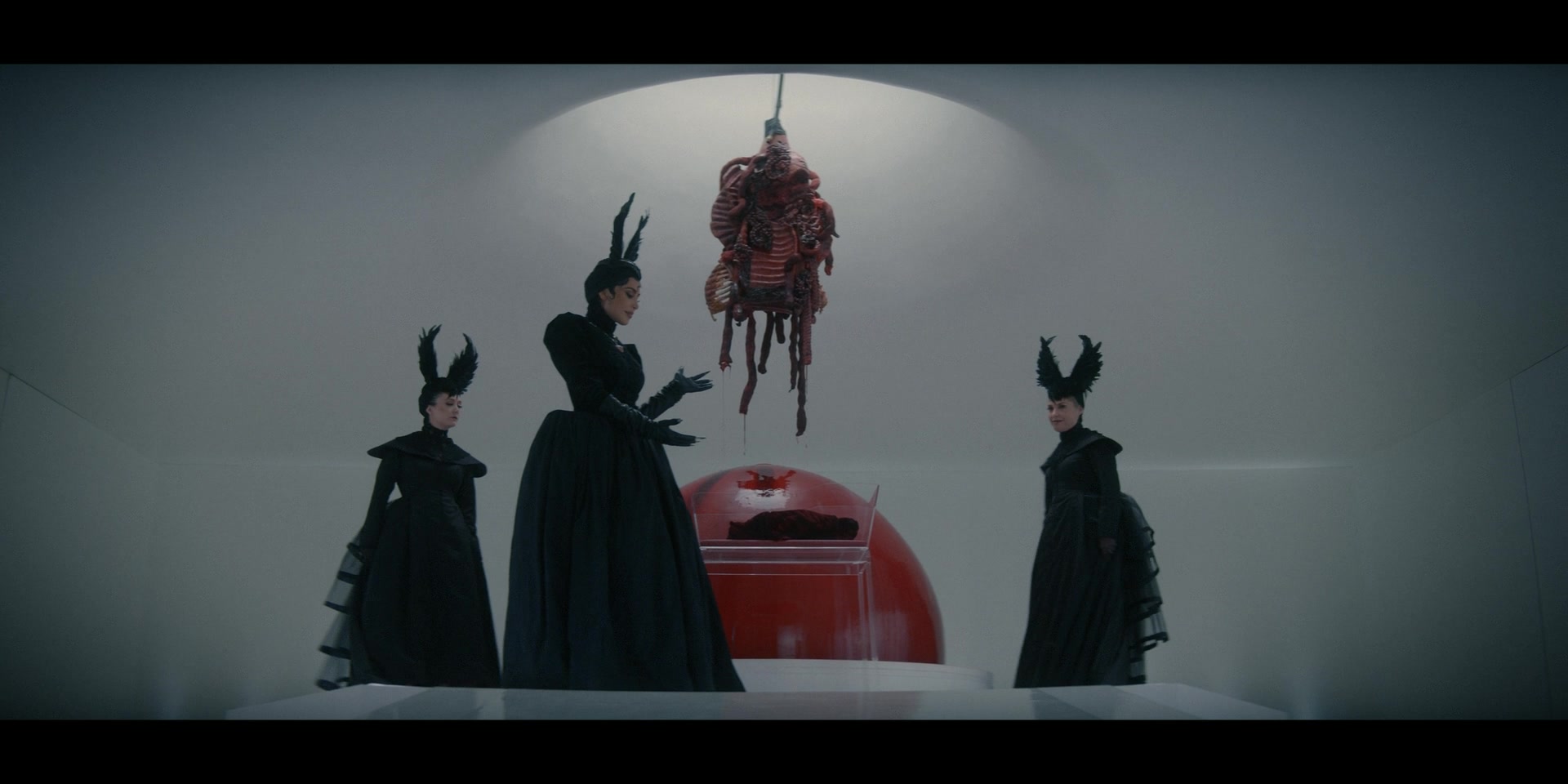 American_Horror_Story_S12E09_The_Auteur_1080p_IHBL_002566.jpg
