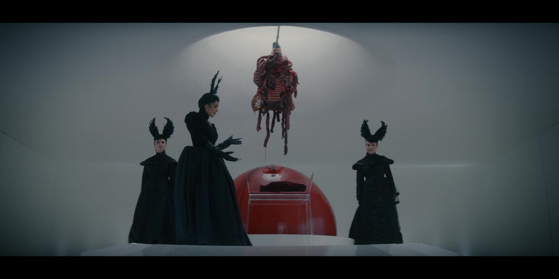 American_Horror_Story_S12E09_The_Auteur_1080p_IHBL_002567.jpg