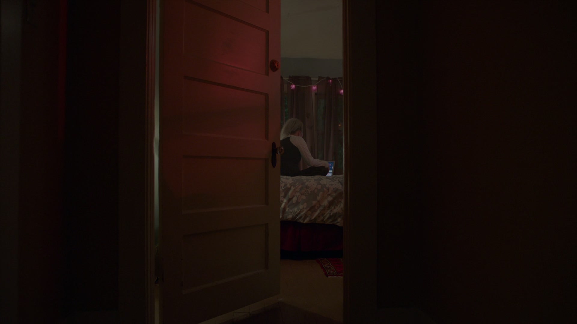 American_Horror_Story_S07_E01_Election_Night_1080p_BluRay_000817.jpg American_Horror_Story_S07_E01_Election_Night_1080p_BluRay_000817.jpg