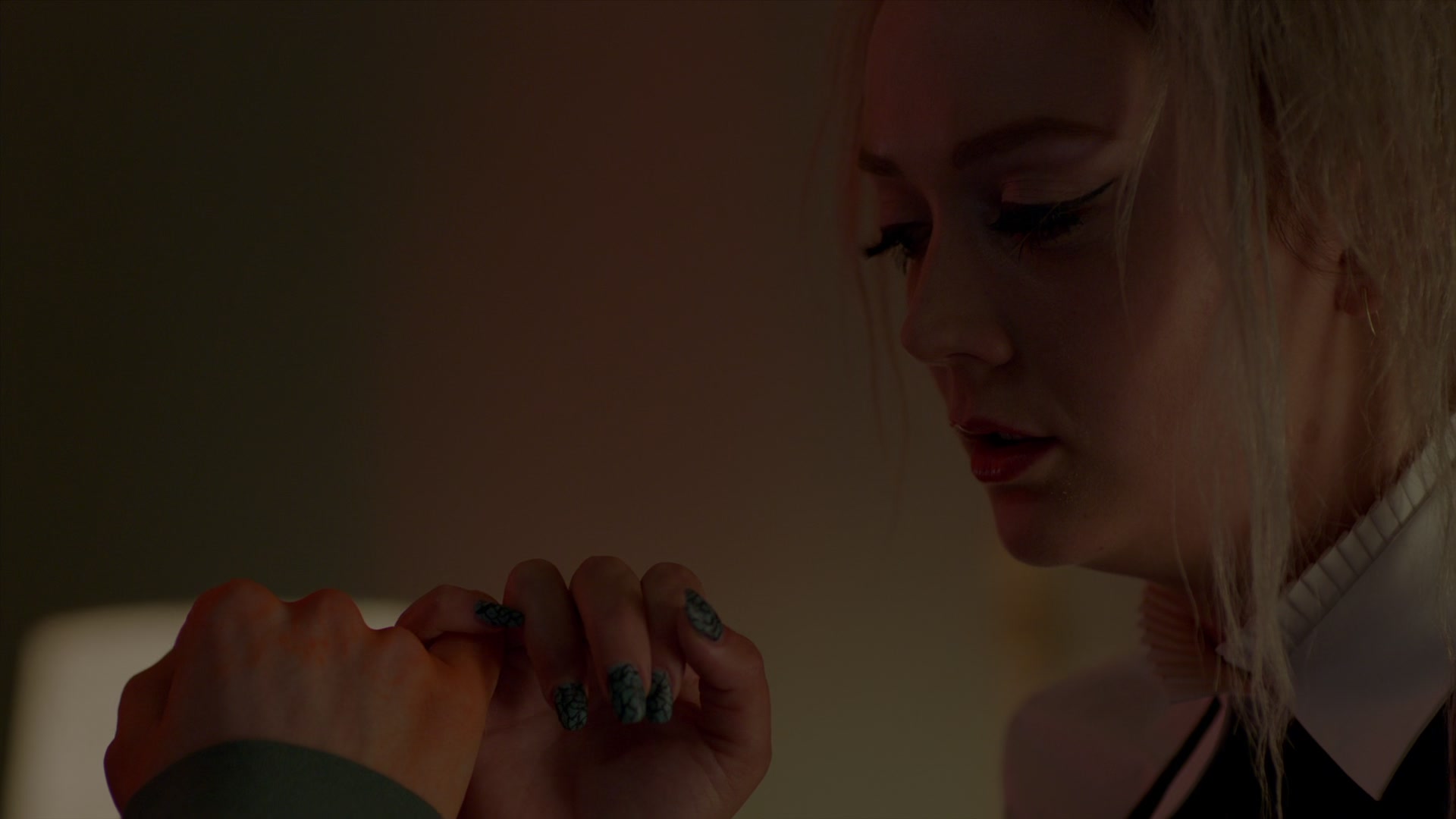 American_Horror_Story_S07_E01_Election_Night_1080p_BluRay_000940.jpg American_Horror_Story_S07_E01_Election_Night_1080p_BluRay_000940.jpg