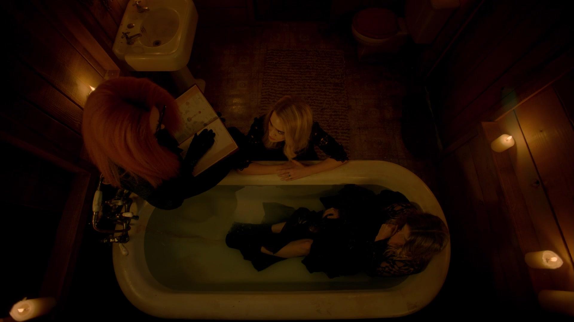 American_Horror_Story_S08E09_Fire_and_Reign_1080p_3524.jpg