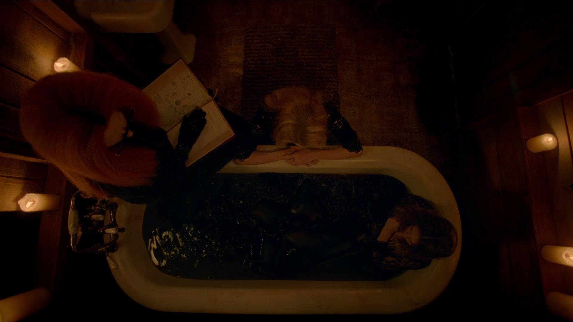 American_Horror_Story_S08E09_Fire_and_Reign_1080p_3582.jpg