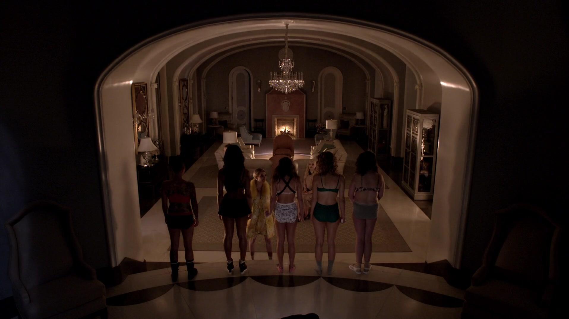 Scream_Queens_2015_S01E01E02_Pilot-Hell_Week_11424.jpg Scream_Queens_2015_S01E01E02_Pilot-Hell_Week_11424.jpg