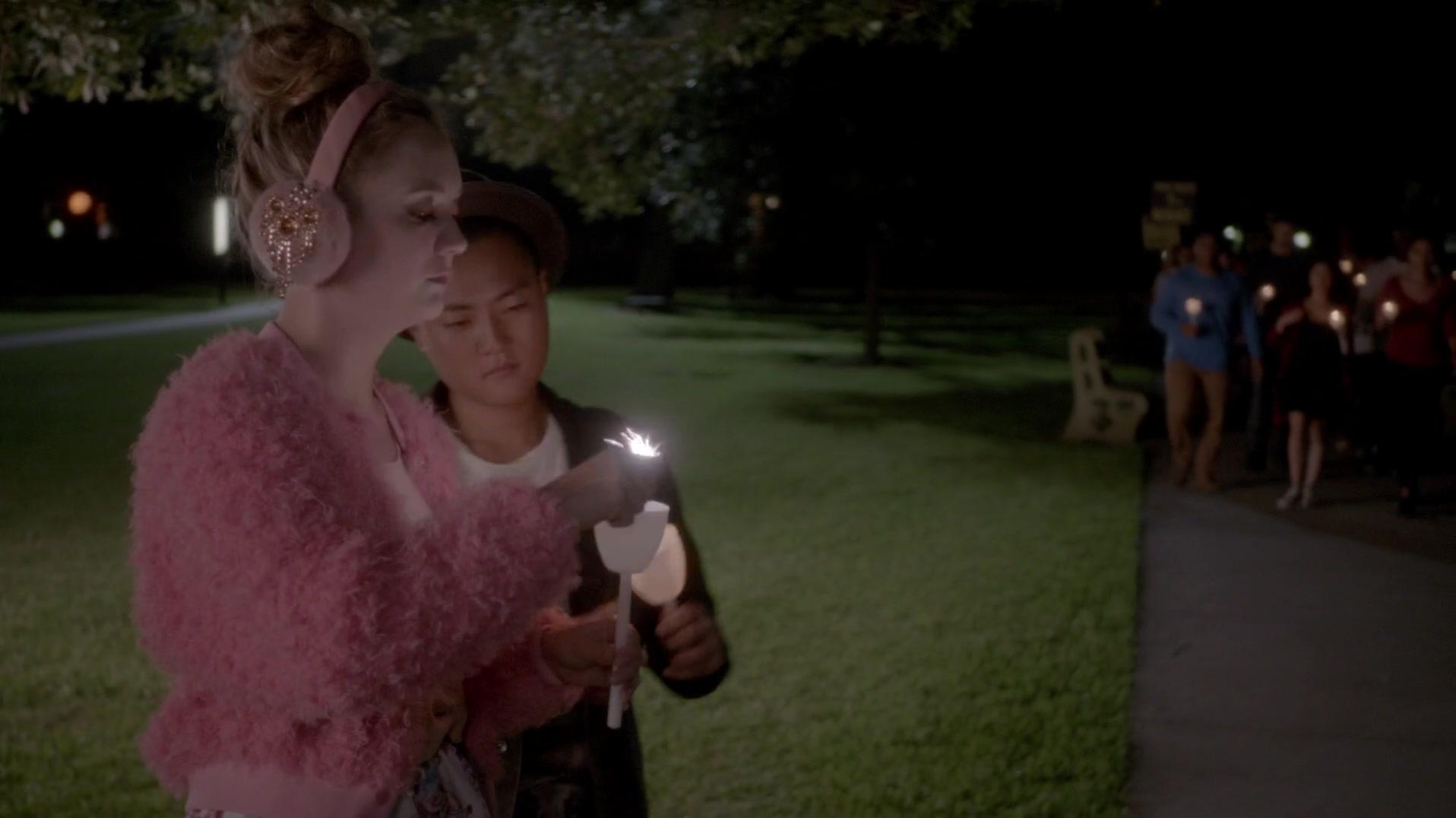 Scream_Queens_2015_S01E03_Chainsaw_1147.jpg Scream_Queens_2015_S01E03_Chainsaw_1147.jpg