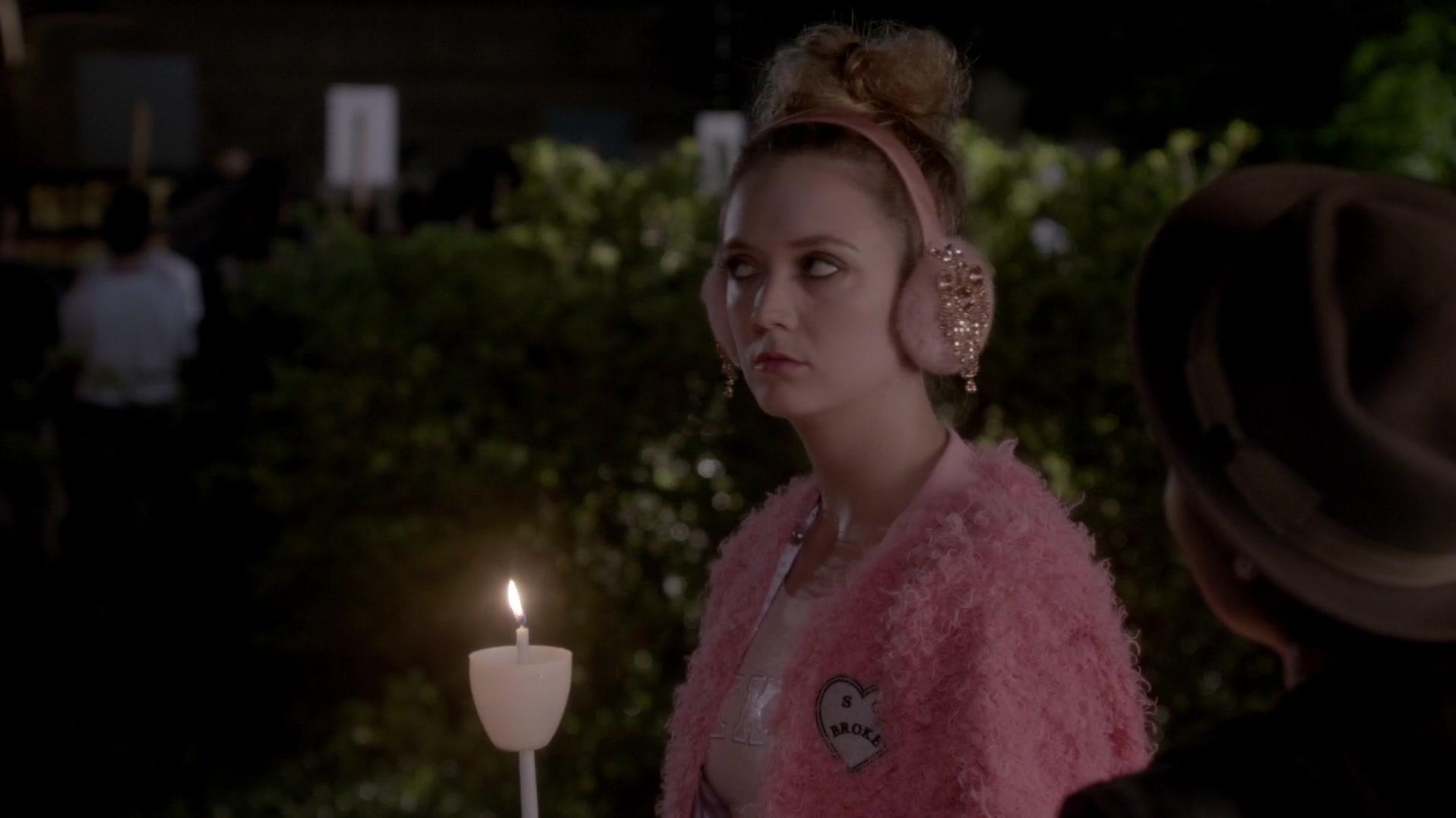 Scream_Queens_2015_S01E03_Chainsaw_1182.jpg Scream_Queens_2015_S01E03_Chainsaw_1182.jpg