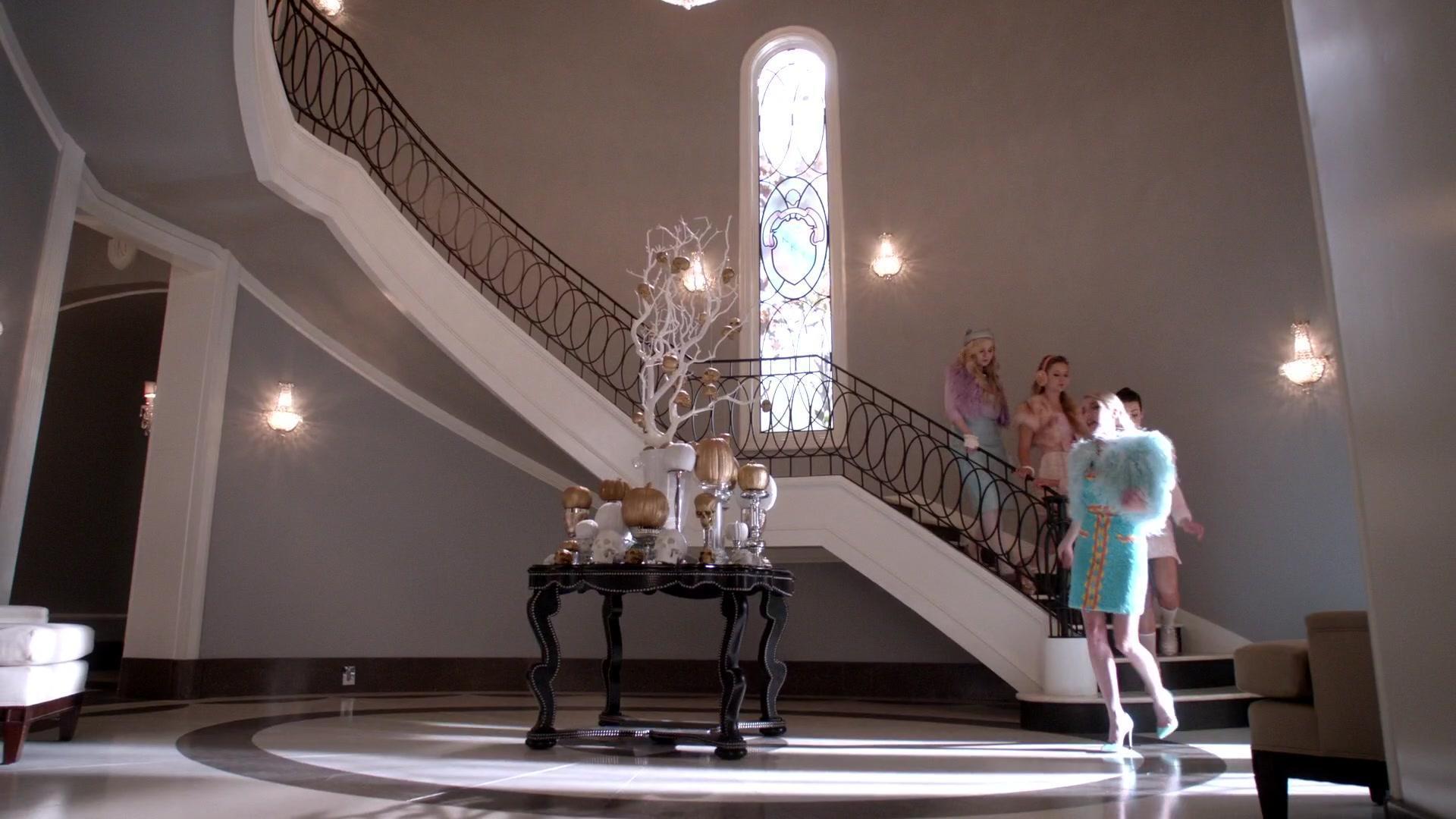 Scream_Queens_2015_S01E05_Pumpkin_Patch_1080p_0103.jpg