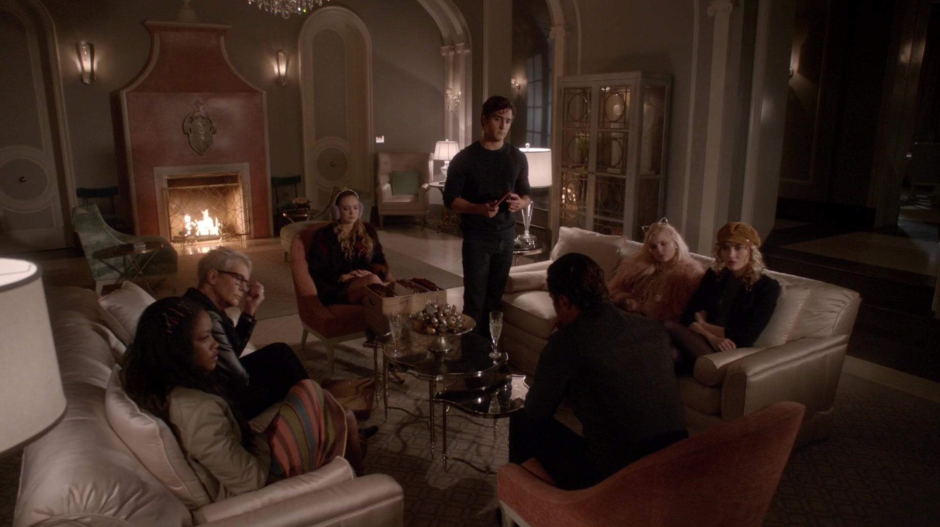Scream_Queens_2015_S01E10_Thanksgiving_1080p_5391.jpg