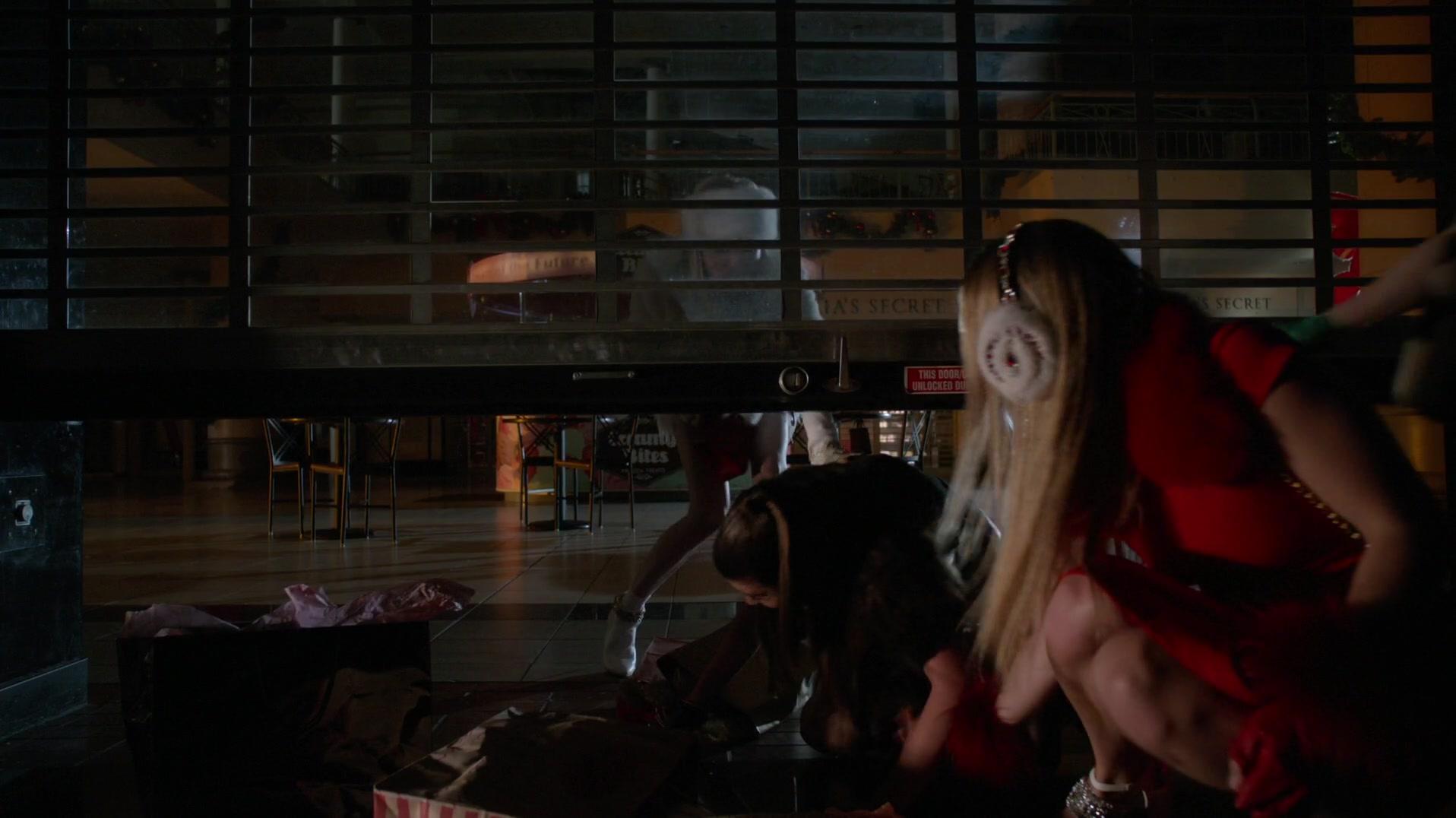 Scream_Queens_2015_S01E11_Black_Friday_1080p__1282.jpg
