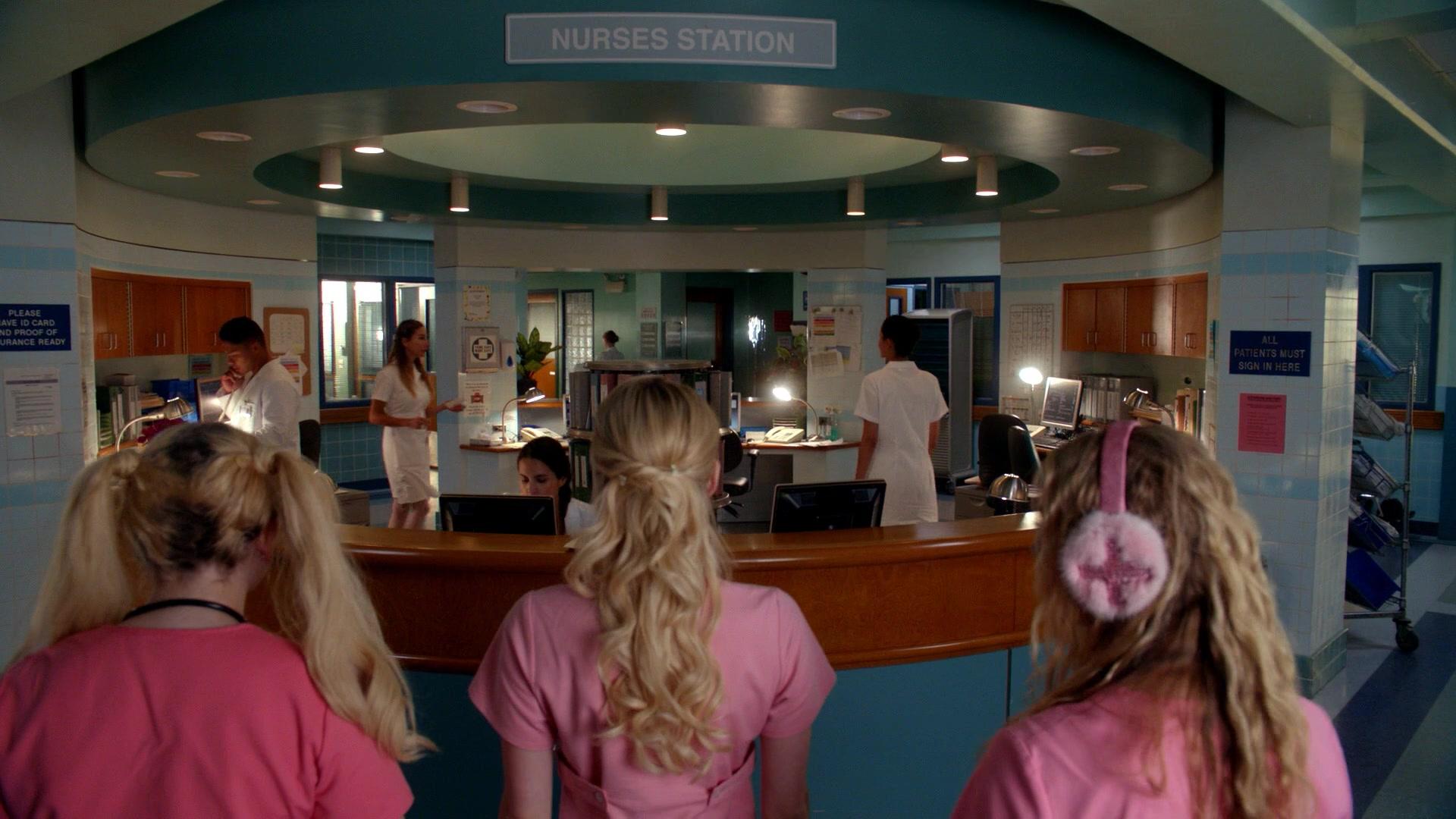 Scream_Queens_2015_S02E01_1080p_003647.jpg