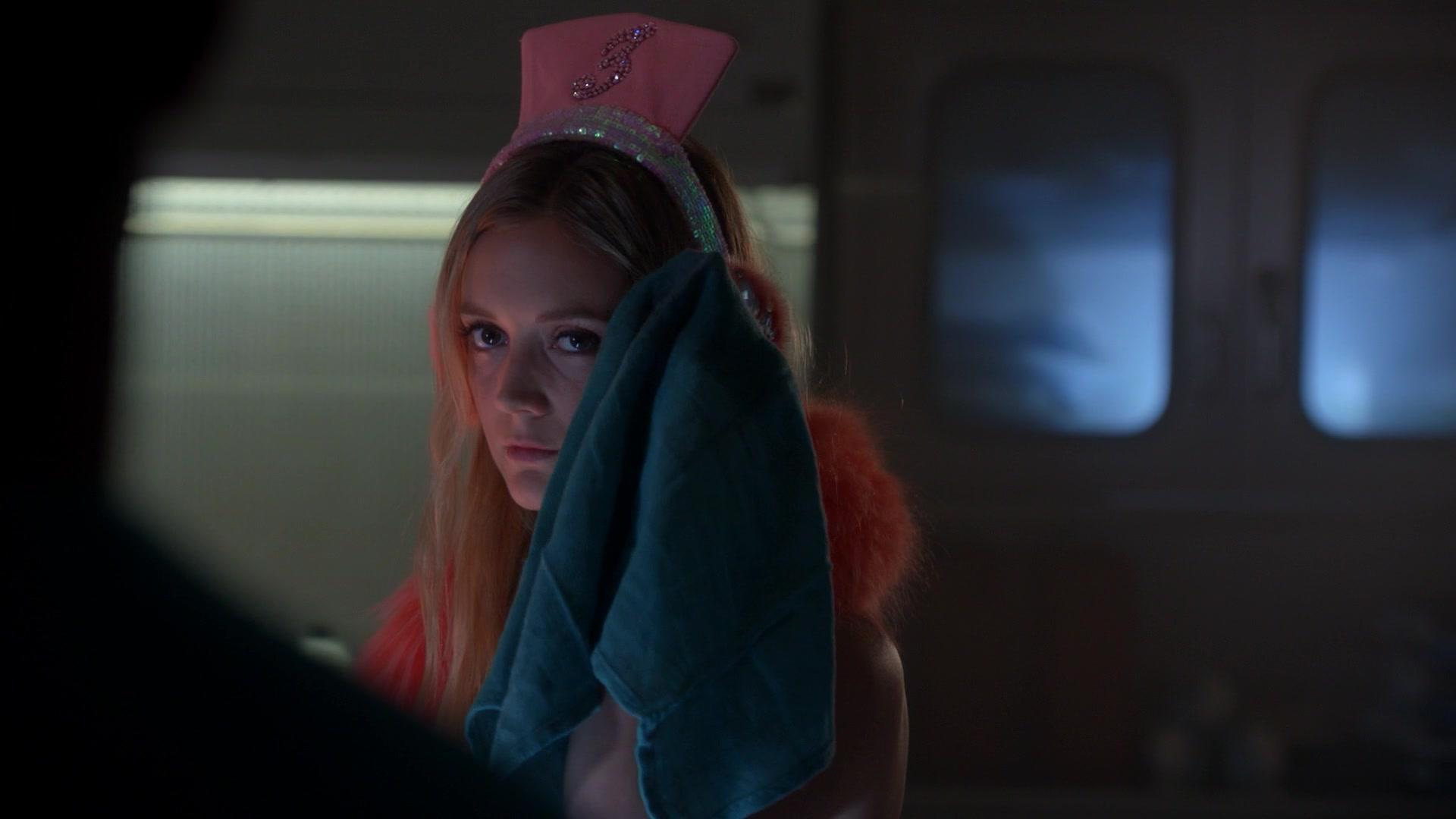 Scream_Queens_2015_S02E03_1080p_002102.jpg