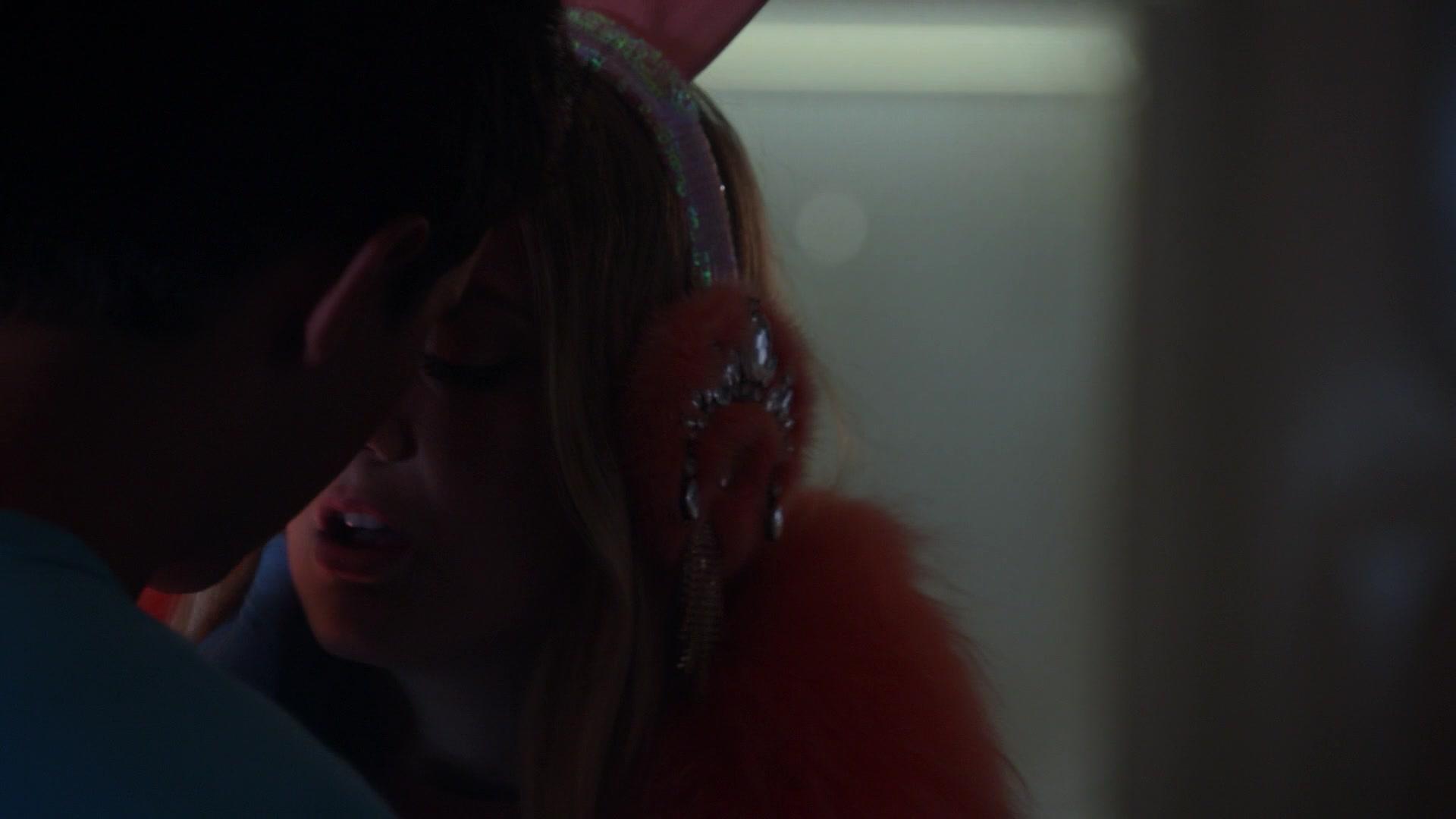 Scream_Queens_2015_S02E03_1080p_002196.jpg