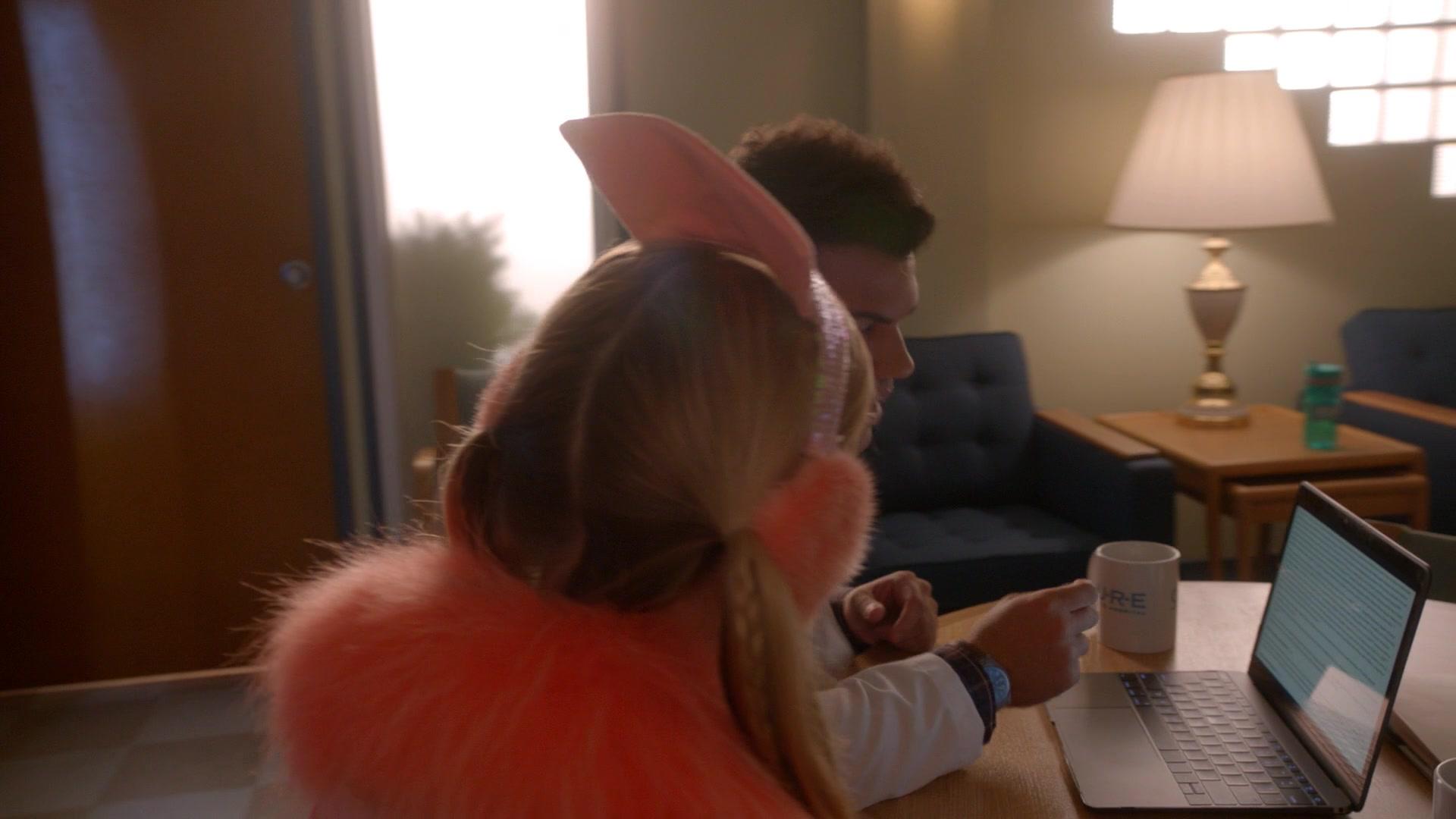 Scream_Queens_2015_S02E05_1080p_003901.jpg